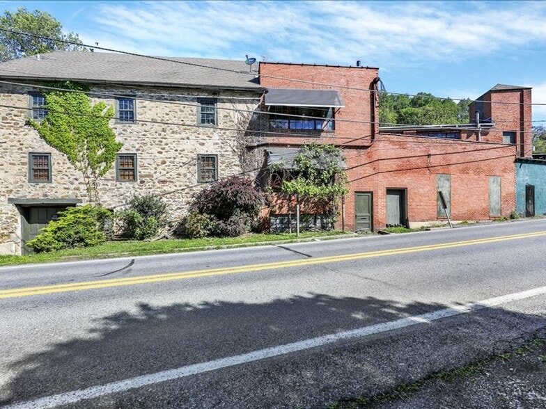 More Photos Of 1524 Friedensburg Rd, Reading Storefront Retail Residential For Sale