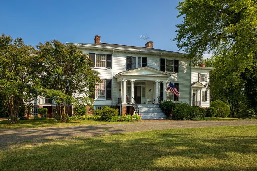 More Photos Of 850 Kinderton Rd, Clarksville Hospitality For Sale