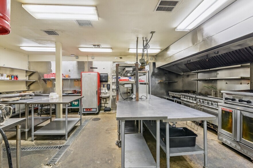 More Photos Of 755 Tchoupitoulas St, New Orleans Restaurant For Sale