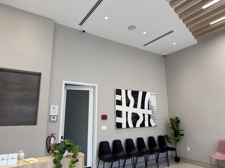 More Photos Of 215 Lincoln Rd, Miami Beach Storefront Retail Office For Lease