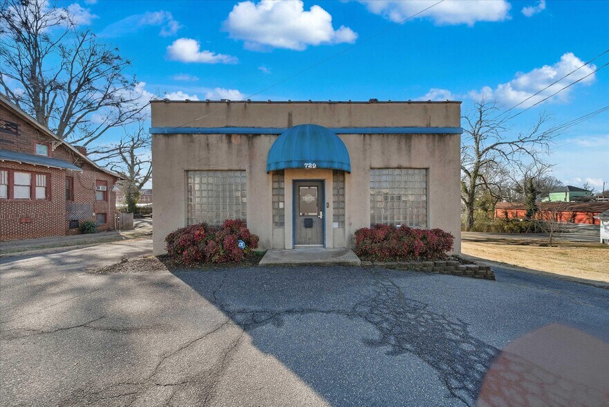 More Photos Of 729 1st Ave SW, Hickory Office For Sale