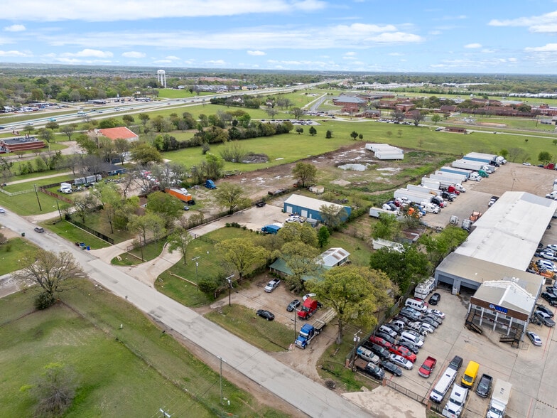 More Photos Of 303-A W Simonds, Seagoville Manufacturing For Sale