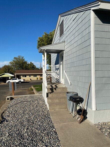 More Photos Of 204 SE 12th St, College Place Apartments For Sale