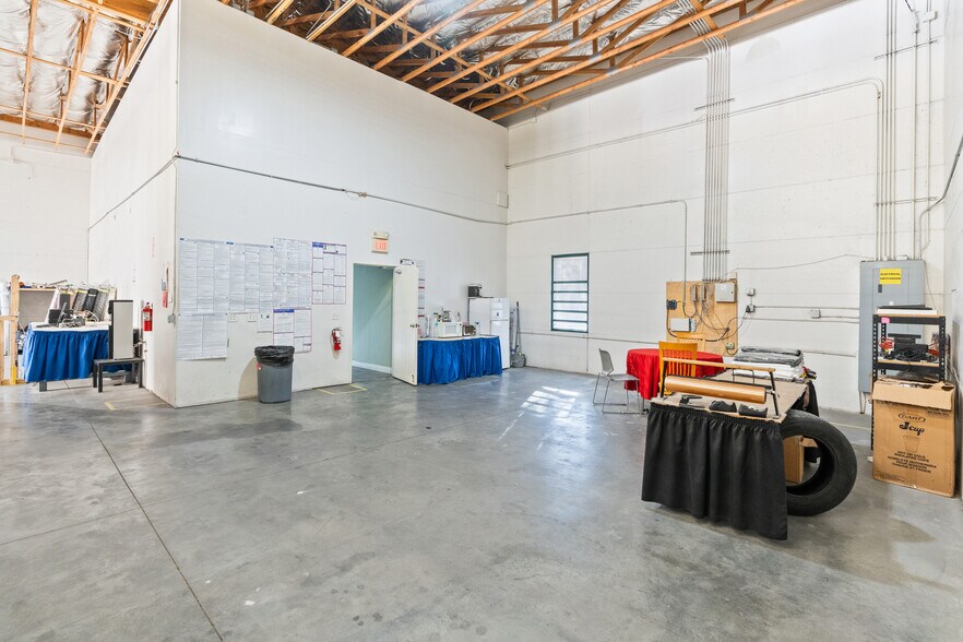 More Photos Of 5024 Cecile Ave, Las Vegas Warehouse For Sale
