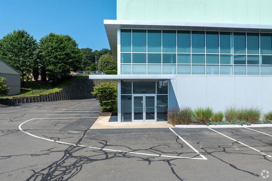 More Photos Of 355 Wilson Ave, Norwalk Light Distribution For Lease