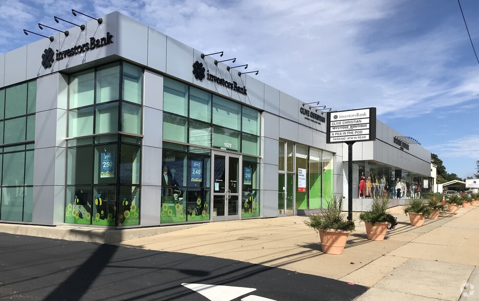 More Photos Of 1577-1595 Northern Blvd, Manhasset Storefront For Lease