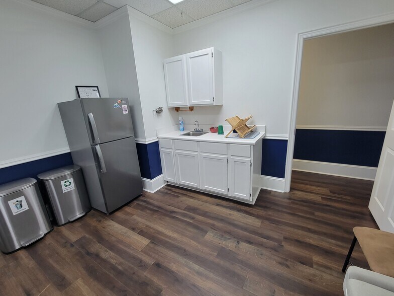 More Photos Of 115 Sycamore Dr, Athens Office For Sale