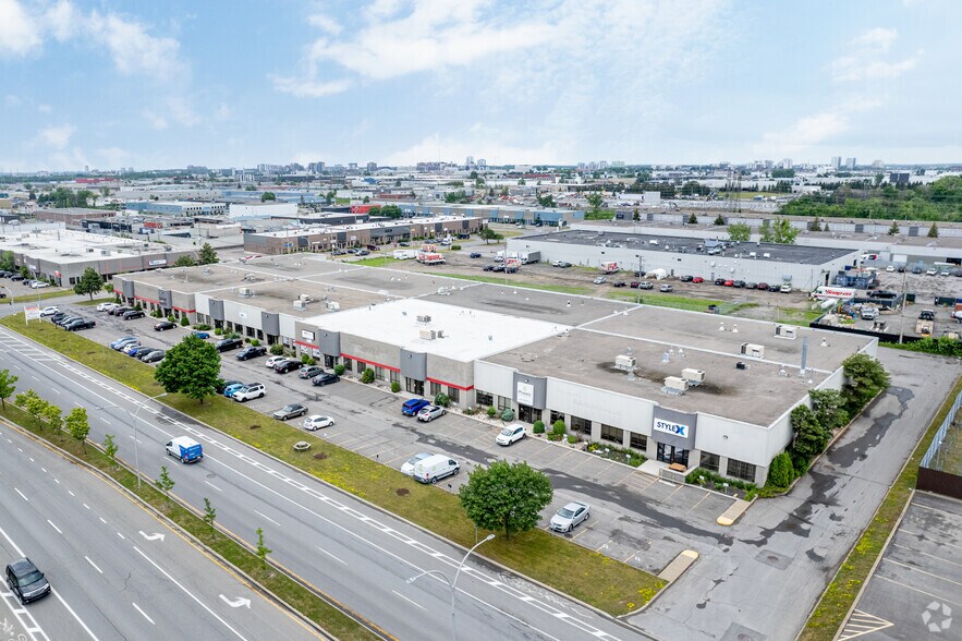 More Photos Of 3420-3480 Boul Industriel, Laval Service For Lease