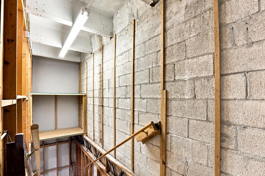 More Photos Of 1209 Gateway Rdg, Lake Park Warehouse For Sale