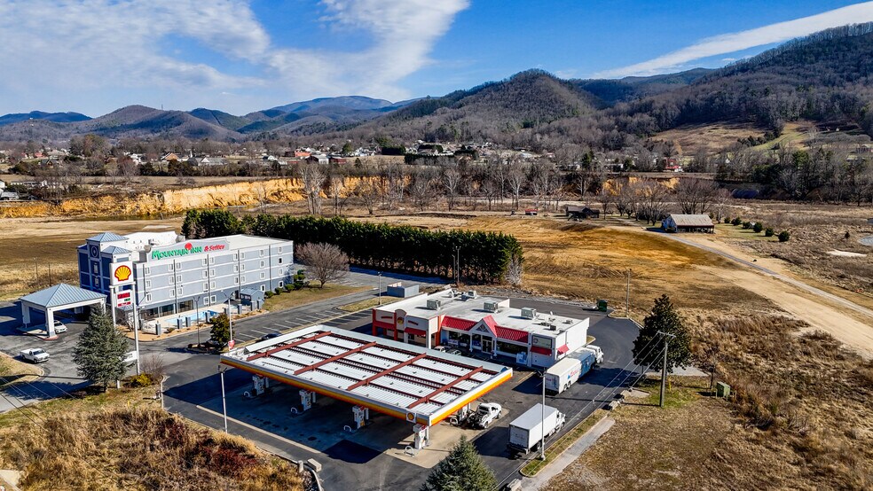 More Photos Of 2004 Temple Hill Rd, Erwin Restaurant For Lease