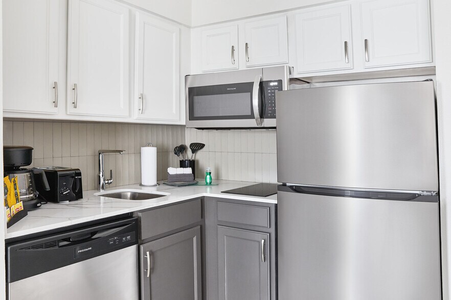 More Photos Of 300 W Romeo B Garrett Ave, Peoria Hotel For Sale