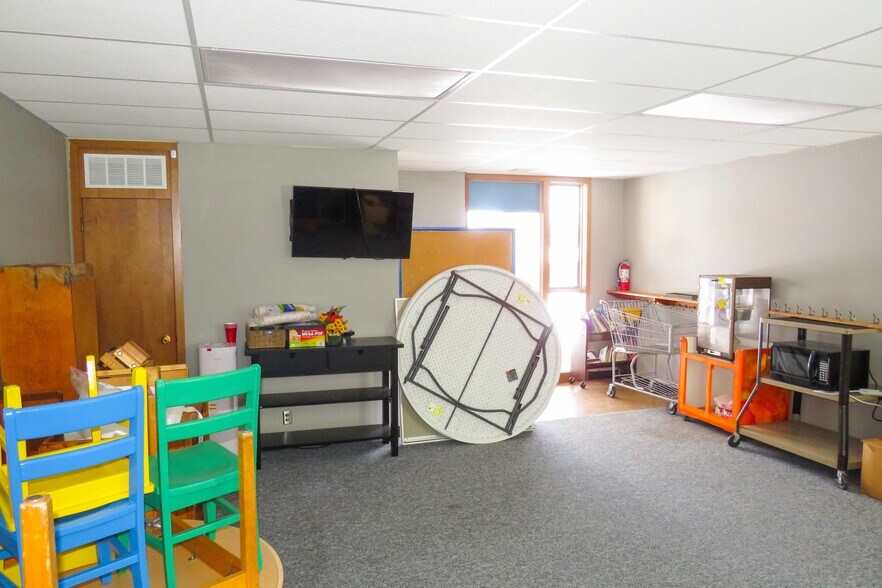 More Photos Of 1245 S Fabrique Dr, Wichita Flex For Sale