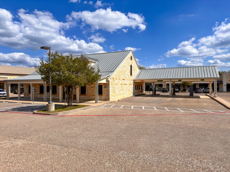 More Photos Of 12101 Bee Caves Rd, Austin Bank For Lease