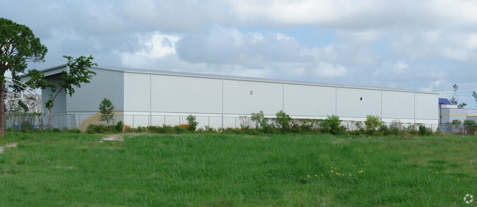 More Photos Of 1711 NW 33rd St, Pompano Beach Warehouse For Lease