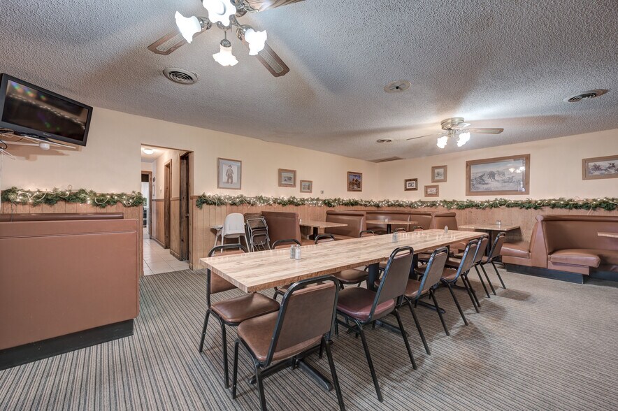 More Photos Of 2447 Military Ave, Baxter Springs Restaurant For Sale