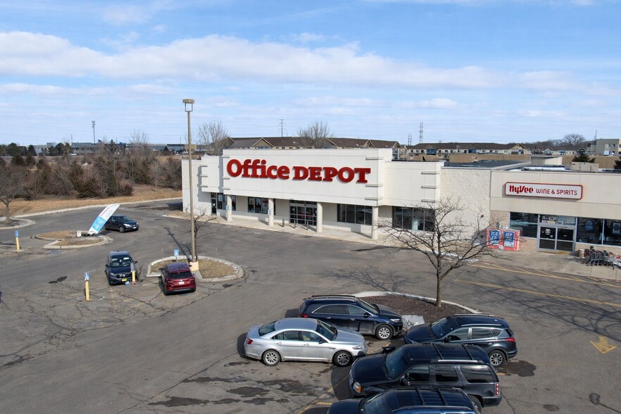 More Photos Of 2020 Adams St, Mankato General Retail For Sale