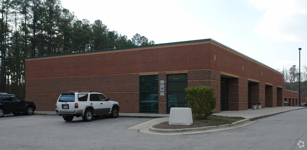 More Photos Of 2186 N Salem St, Apex Flex For Lease