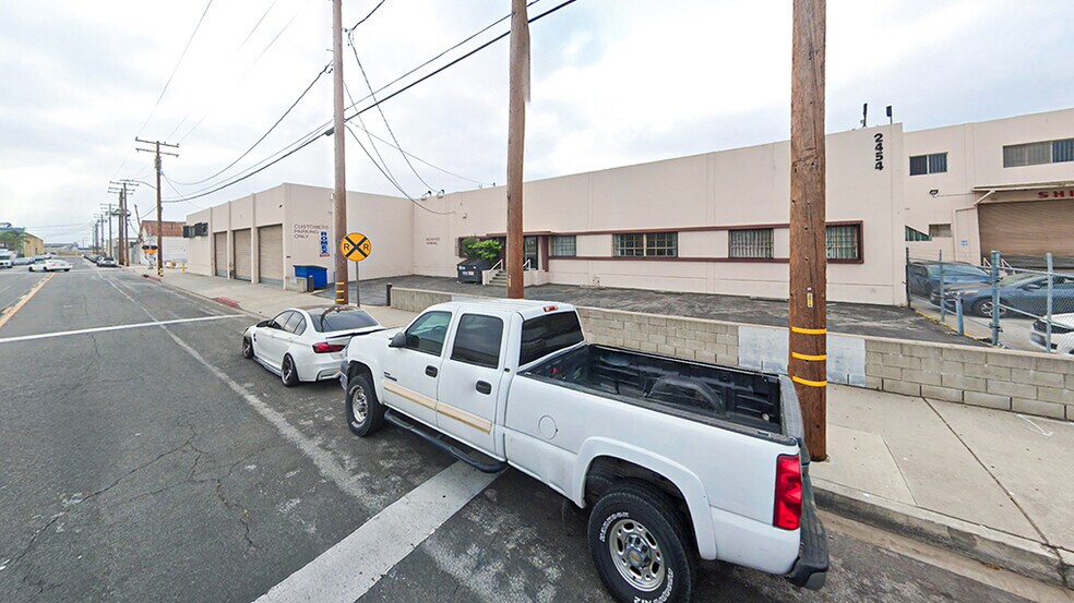 More Photos Of 2438-2454 E 27th St, Vernon Warehouse For Lease