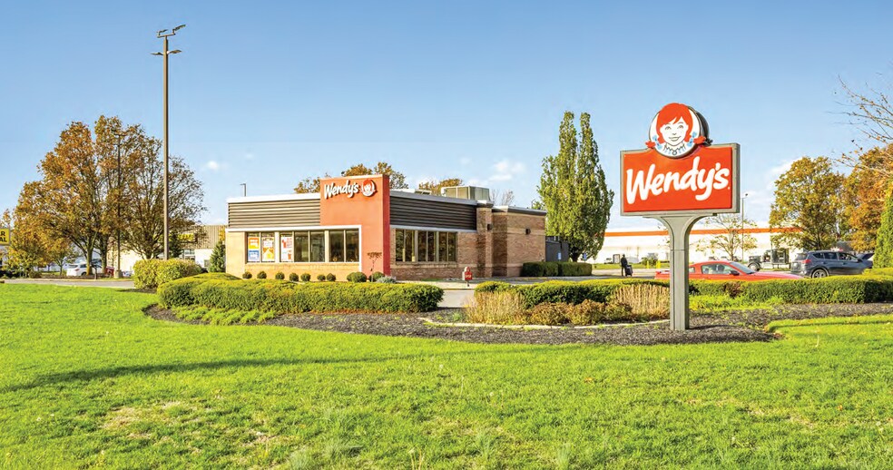 Primary Photo Of 5900 Groveport Rd, Groveport Fast Food For Sale