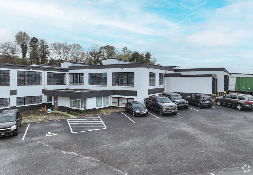 More Photos Of 585 11th St NW, Hickory Manufacturing For Lease