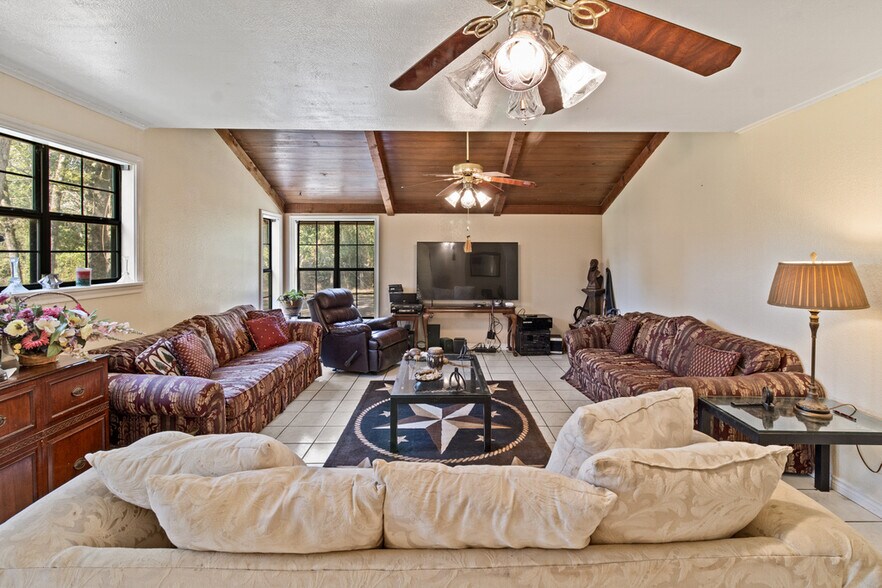 More Photos Of 750 N US Highway 287, Palestine Multifamily For Sale