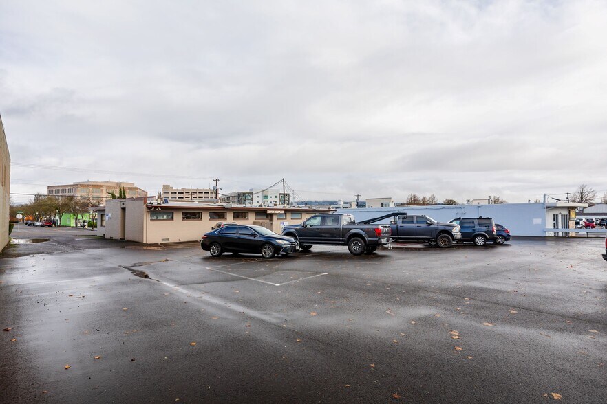 More Photos Of 12850 SW Canyon Rd, Beaverton Medical For Lease