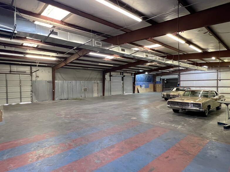 More Photos Of 105 Industrial Blvd, Rainbow City Warehouse For Lease