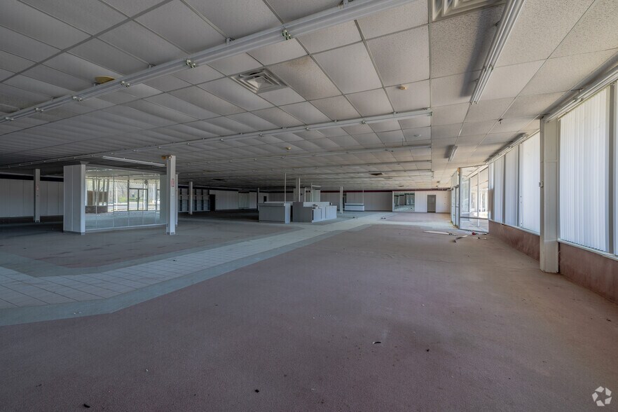 More Photos Of 1900 E Cherokee Ave, Sallisaw Storefront For Sale