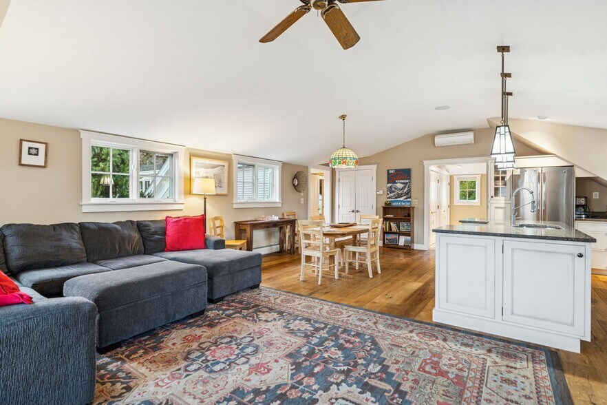 More Photos Of 299 Mountain Rd, Stowe Office Residential For Sale