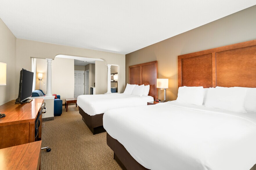 Primary Photo Of 2001 White Mountain Hwy, North Conway Hotel For Sale