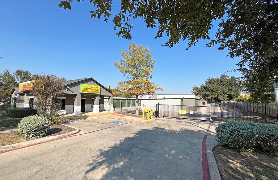 More Photos Of 17402 O'Connor Rd, San Antonio Self Storage For Lease