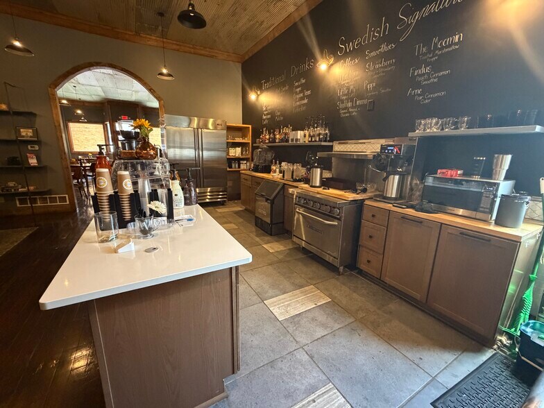 More Photos Of 208 N Oakland Ave, Oakland Storefront Retail Residential For Sale