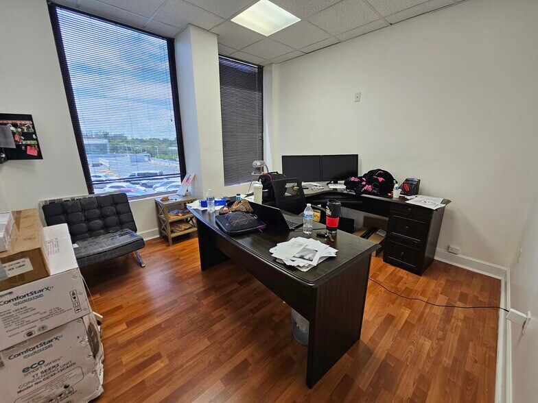 More Photos Of 12550 Biscayne Blvd, North Miami Medical For Sale