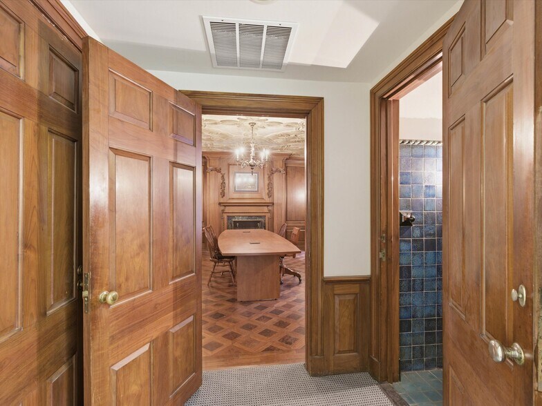 More Photos Of 121-123 E King St, Lancaster Office Residential For Sale