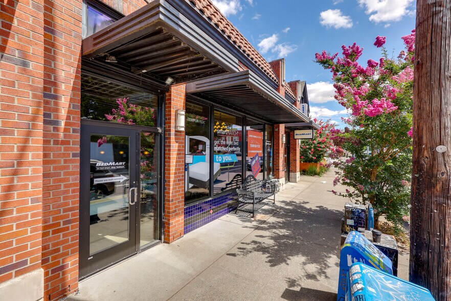 More Photos Of 1811-1815 NE Broadway St, Portland Freestanding For Lease