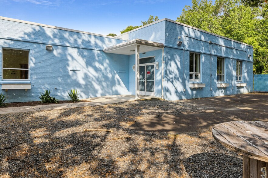 More Photos Of 102 N Rogers St, Aberdeen Restaurant For Sale