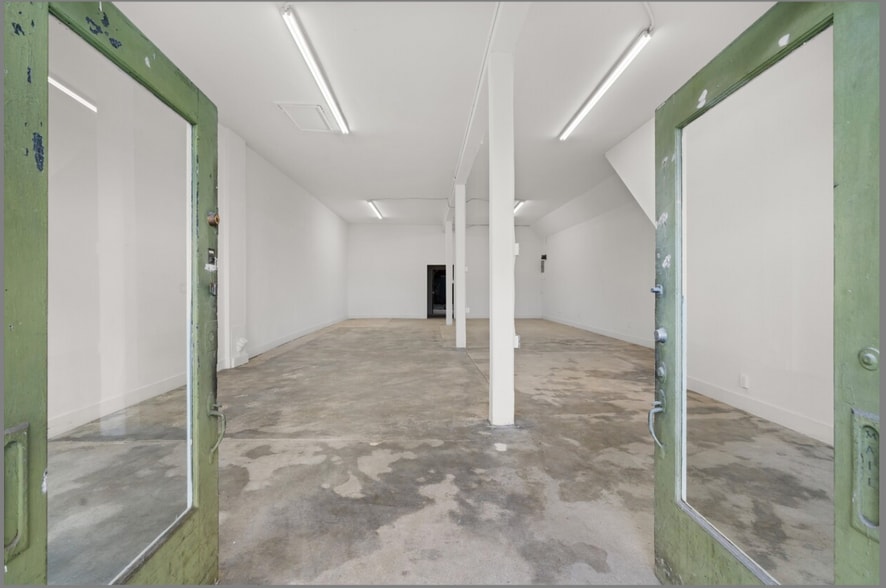 More Photos Of 4860 W Adams Blvd, Los Angeles Storefront Retail Residential For Lease