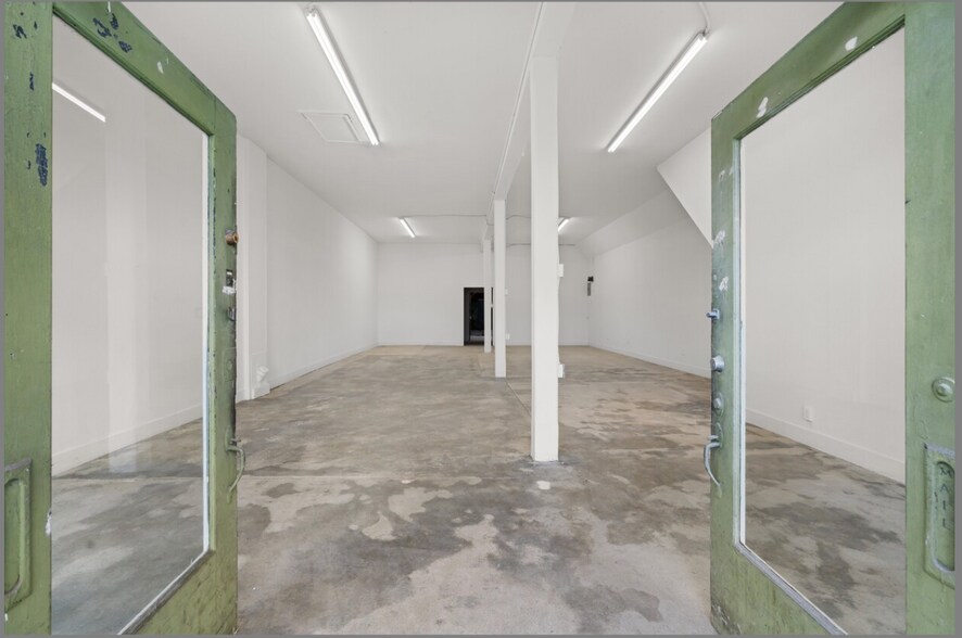 More Photos Of 4860 W Adams Blvd, Los Angeles Storefront Retail Residential For Lease