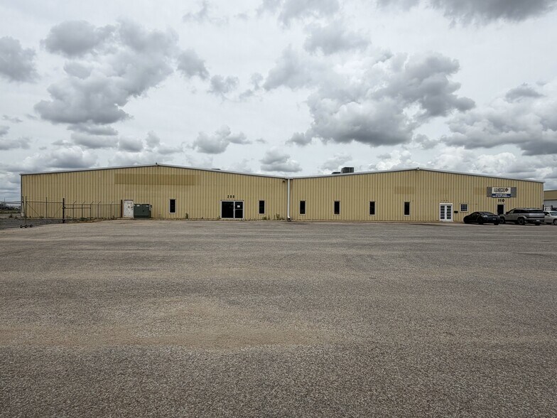 More Photos Of 200 W 61st St N, Wichita Warehouse For Lease
