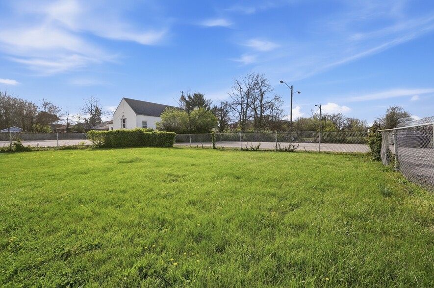 More Photos Of 1703 Dale Rd, Cincinnati Public Library For Sale