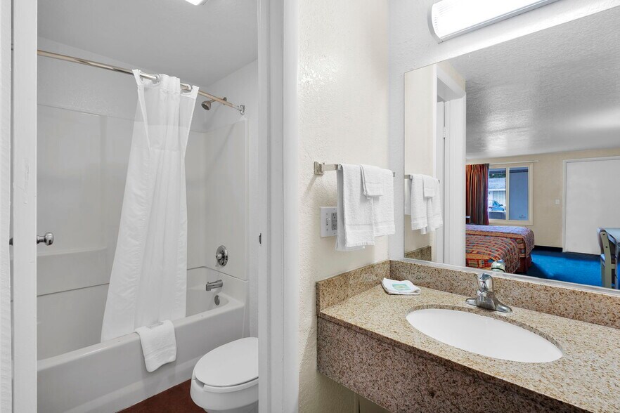 More Photos Of 8285 Dix Ellis Trl, Jacksonville Hotel For Sale