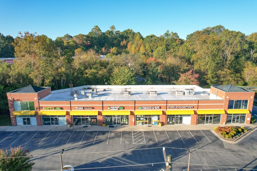 More Photos Of 3743 Battleground Ave, Greensboro Unknown For Lease