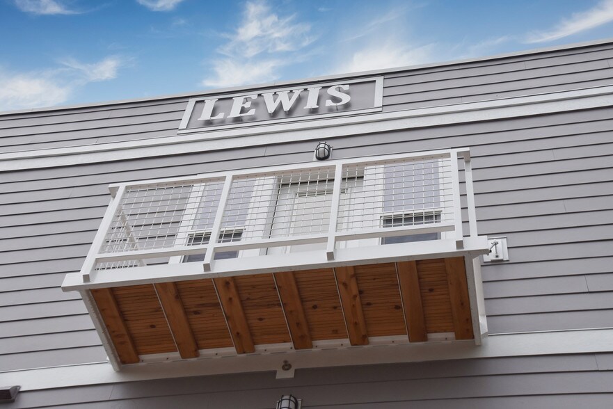 More Photos Of 1910 E Mill Plain Blvd, Vancouver Apartments For Sale