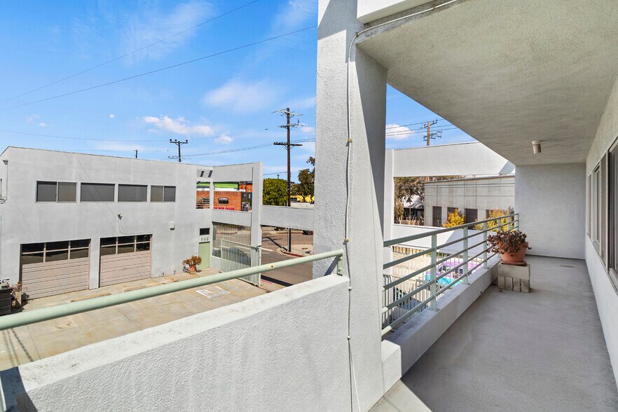 More Photos Of 905 Electric Ave, Venice Office For Lease