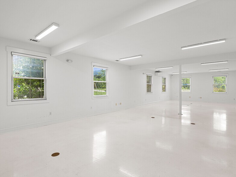 More Photos Of 14 Mimidis Ln, Swannanoa Office For Sale