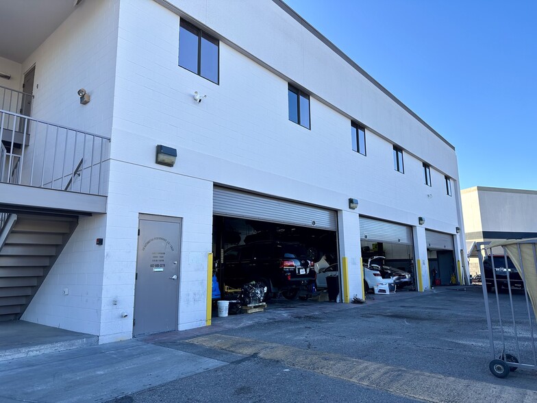 More Photos Of 8140 E Butherus Dr, Scottsdale Auto Dealership For Lease