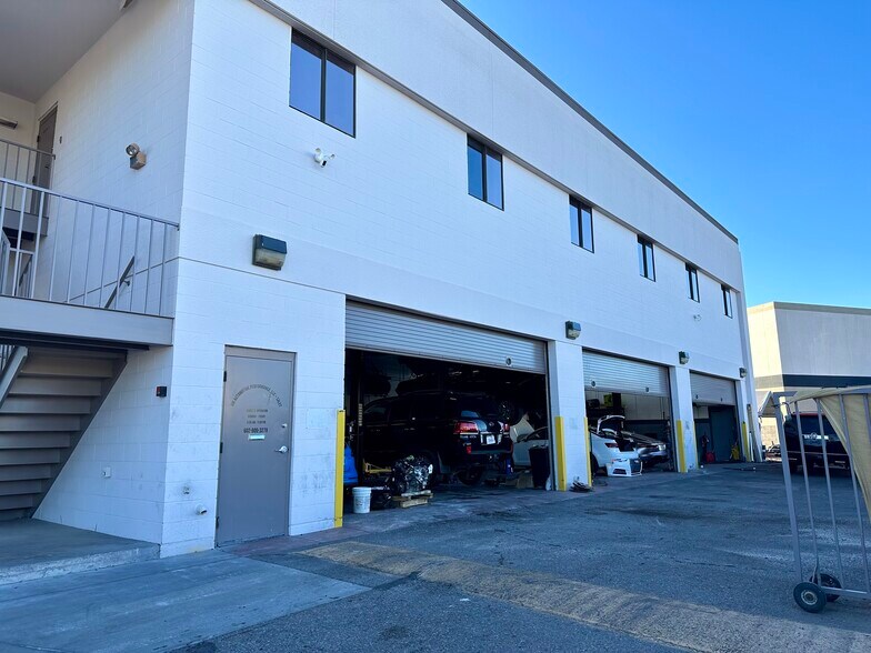 More Photos Of 8140 E Butherus Dr, Scottsdale Auto Dealership For Lease