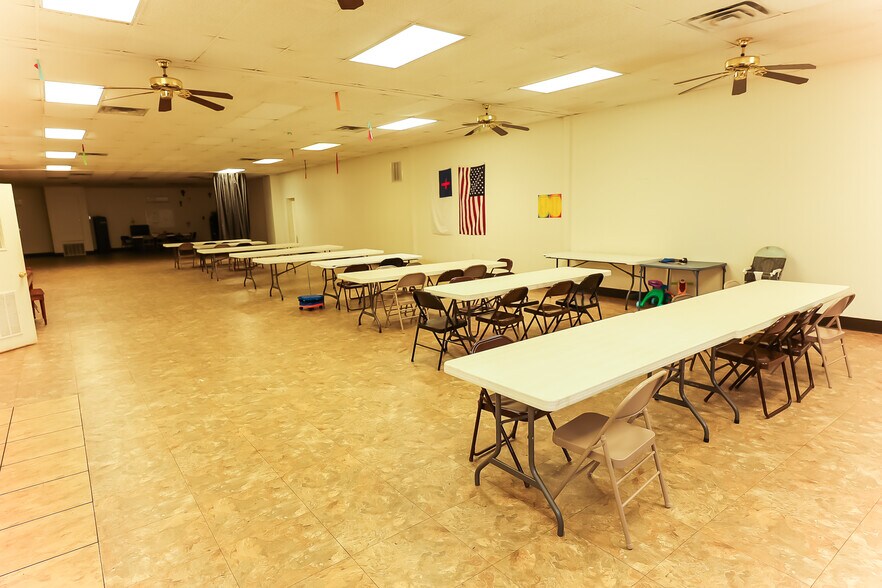 More Photos Of 5805 HWY 135, Gladewater Flex For Sale