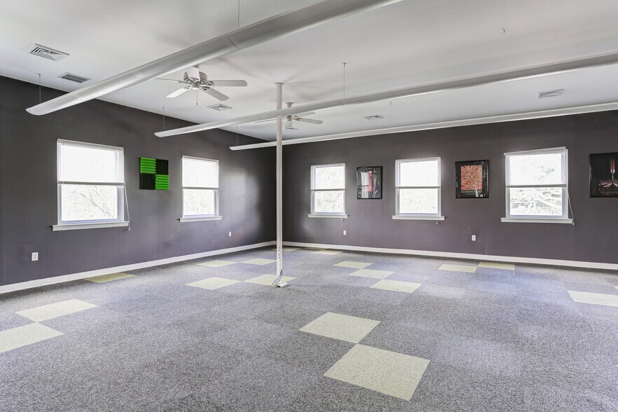 More Photos Of 704 Lisburn Rd, Camp Hill Office For Lease