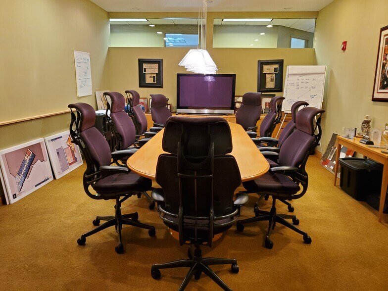 More Photos Of 720-780 Village Center Dr, Burr Ridge Storefront Retail Office For Lease